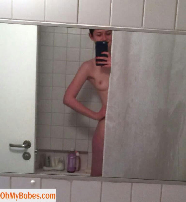 Bonnie Wright Nude Leaked photo #11 - OhMyBabes