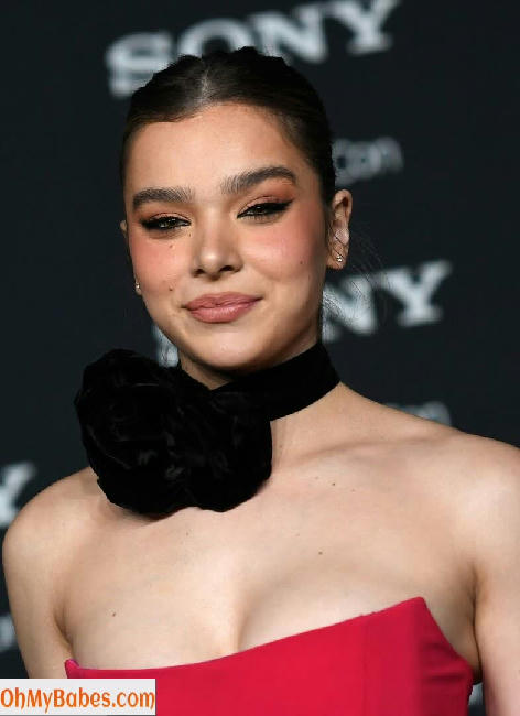 Hailee Steinfeld Nude Leaked photo #88 - OhMyBabes