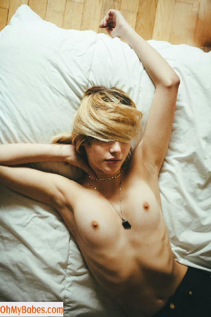 Sarah Snyder Nude Leaked photo #11 - OhMyBabes